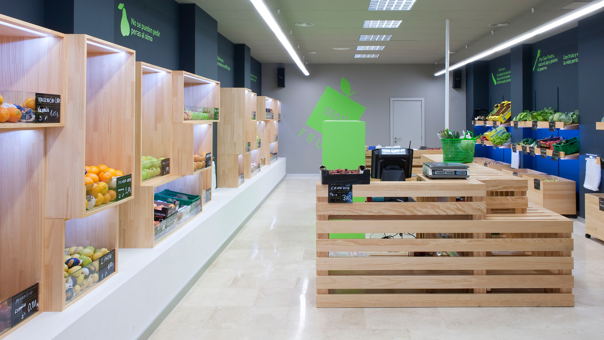 Diseño comercial frutería Celanova Ourense, equipoeme